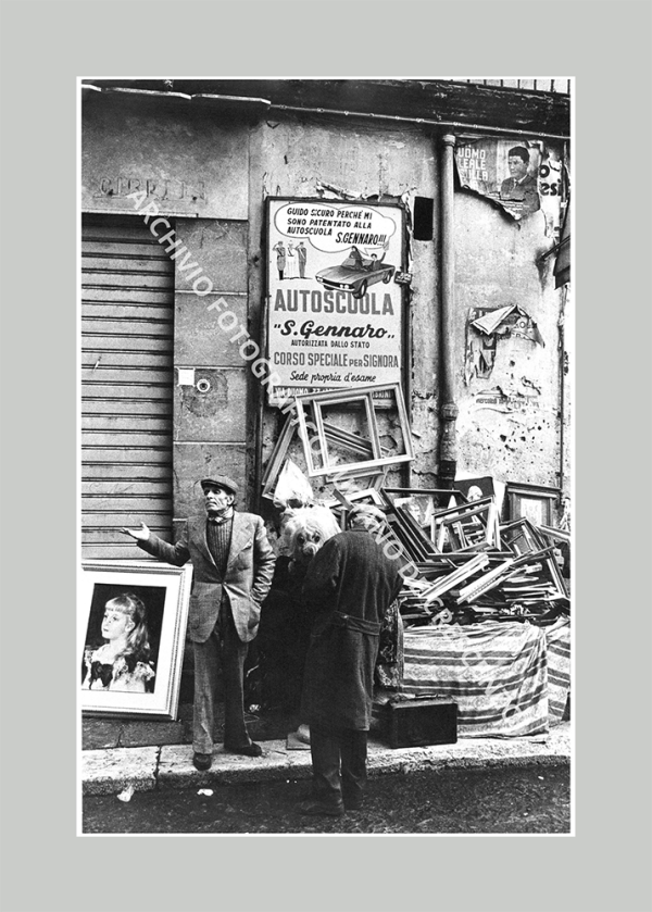 Fotografia &laquo;Autoscuola S. Gennaro&raquo;, dall'archivio di Luciano De Crescenzo