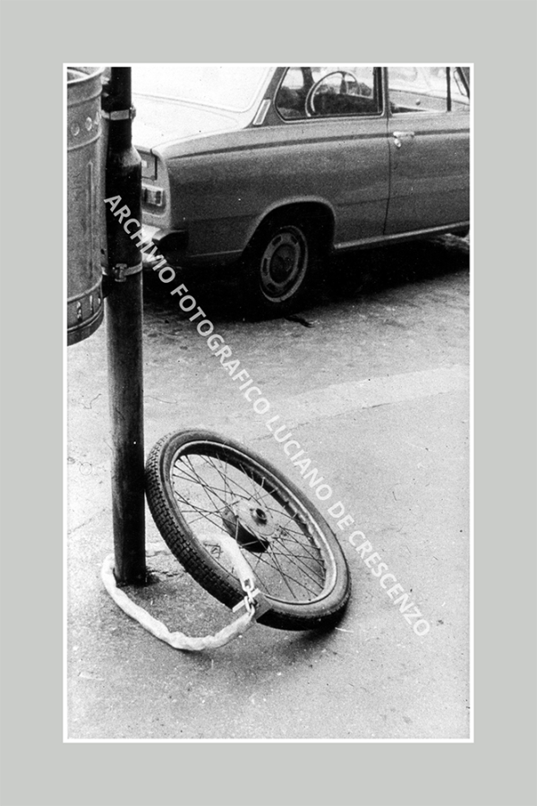 Fotografia &laquo;C'era una bicicletta&raquo;, dall'archivio di Luciano De Crescenzo