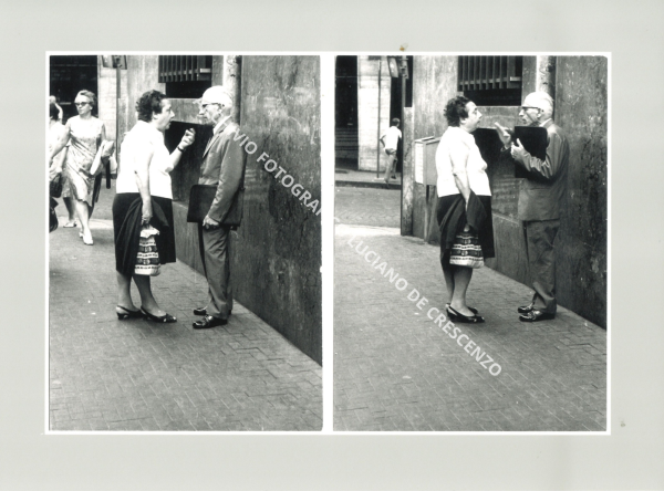 Fotografia &laquo;Chiacchiere di quartiere&raquo;, dall'archivio di Luciano De Crescenzo