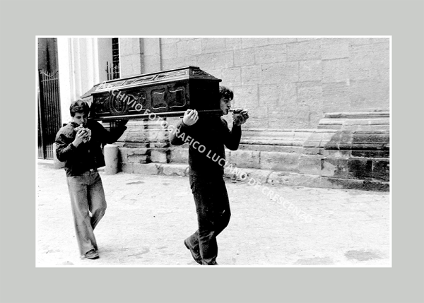 Fotografia &laquo;Confidenza con la morte&raquo;, dall'archivio di Luciano De Crescenzo