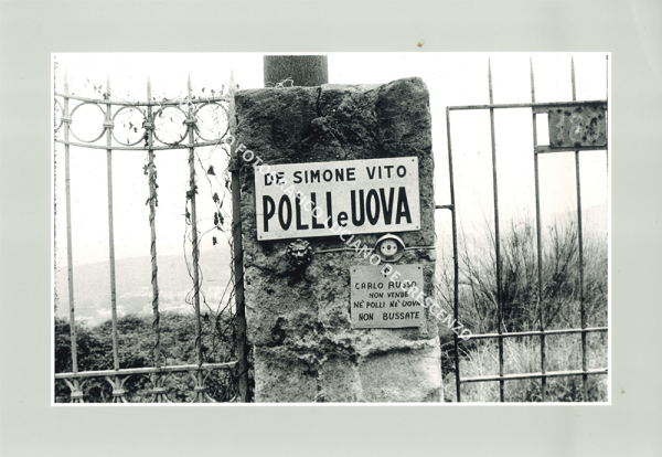 Fotografia &laquo;Non bussate&raquo;, dall'archivio di Luciano De Crescenzo